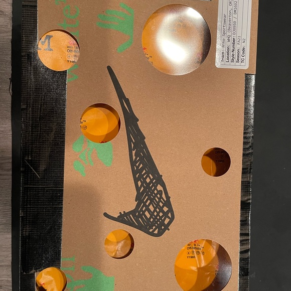 Nike Dunk Lows - Picture 2 of 5